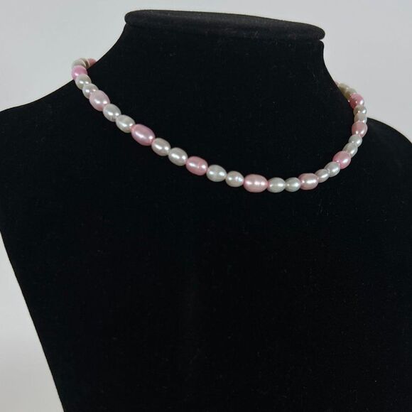 Vintage Y2K Pink Dainty Beaded Pearl Choker - Beachy Coquette Soft Girl Jewelry - Picture 3 of 4